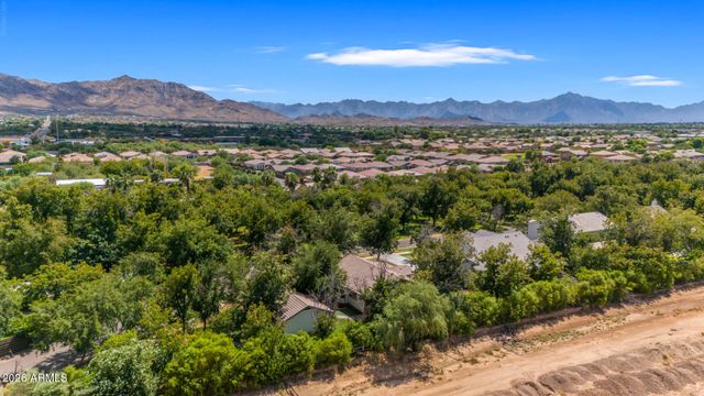 2720 W HARVEST GROVES Lane, Phoenix, AZ 85041