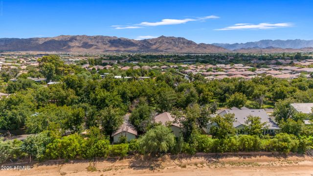 2720 W HARVEST GROVES Lane, Phoenix, AZ 85041
