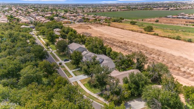 2720 W HARVEST GROVES Lane, Phoenix, AZ 85041