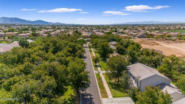 2720 W HARVEST GROVES Lane, Phoenix, AZ 85041