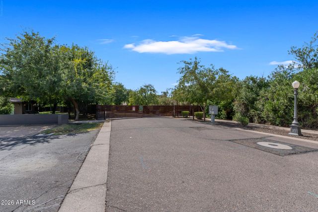 2720 W HARVEST GROVES Lane, Phoenix, AZ 85041
