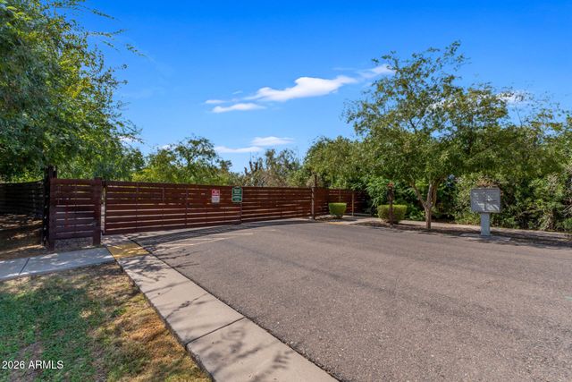2720 W HARVEST GROVES Lane, Phoenix, AZ 85041