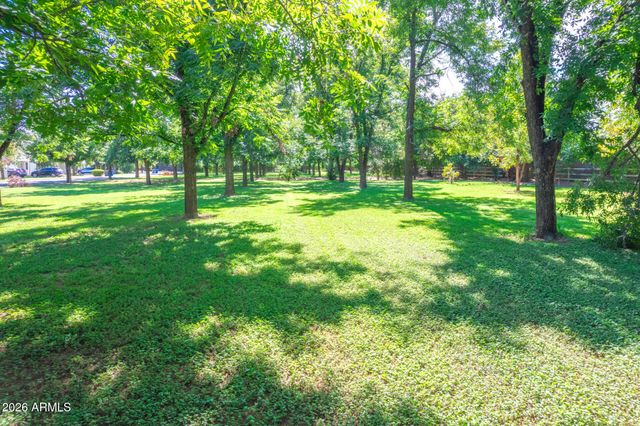 2720 W HARVEST GROVES Lane, Phoenix, AZ 85041