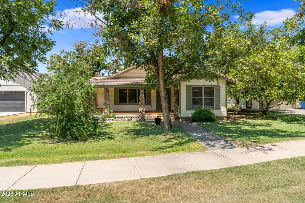 2720 W HARVEST GROVES Lane, Phoenix, AZ 85041
