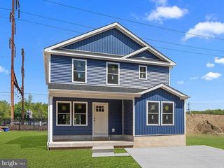 2822 AVENUE E, Levittown, PA 19056