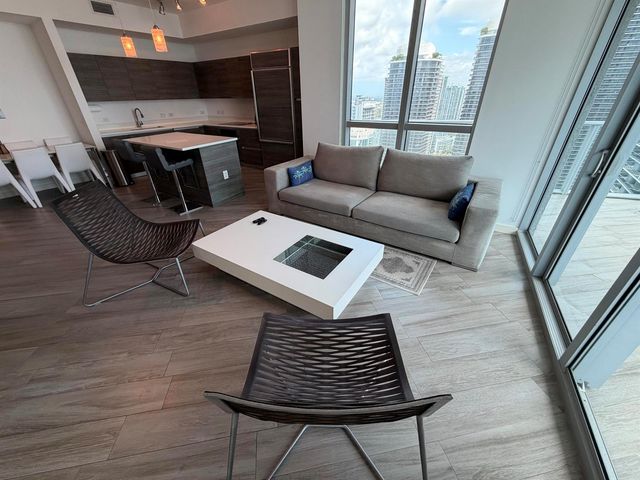 1100 S MIAMI Avenue 4210, Miami, FL 33130