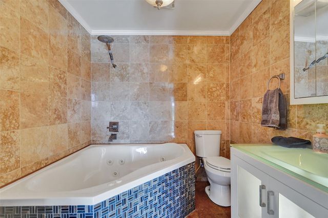 2500 NE 36th St 8, Lighthouse Point, FL 33064