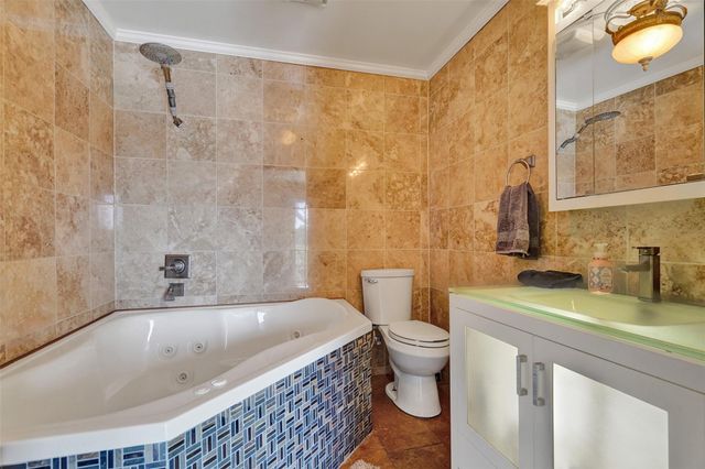 2500 NE 36th St 8, Lighthouse Point, FL 33064