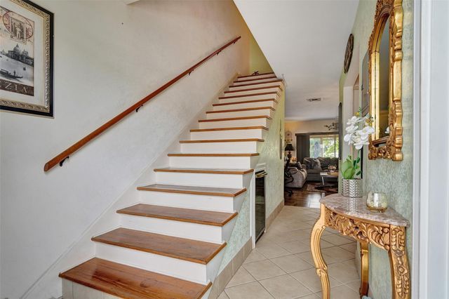 2500 NE 36th St 8, Lighthouse Point, FL 33064