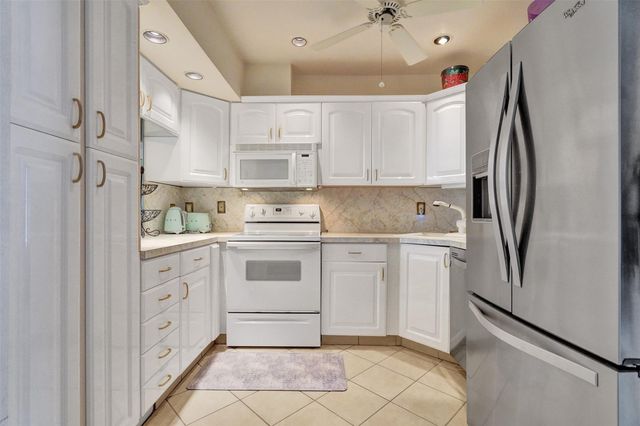 2500 NE 36th St 8, Lighthouse Point, FL 33064