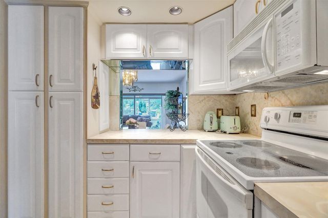 2500 NE 36th St 8, Lighthouse Point, FL 33064