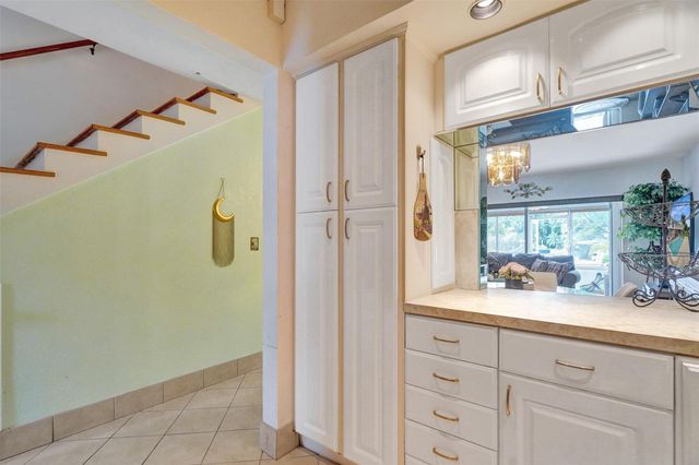 2500 NE 36th St 8, Lighthouse Point, FL 33064