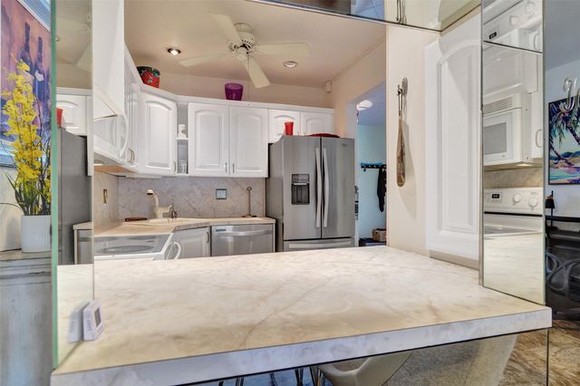 2500 NE 36th St 8, Lighthouse Point, FL 33064