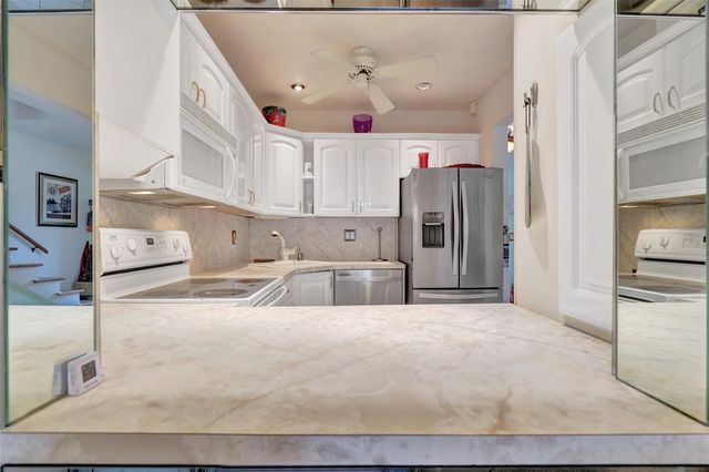 2500 NE 36th St 8, Lighthouse Point, FL 33064