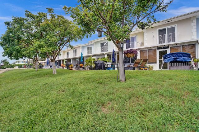 2500 NE 36th St 8, Lighthouse Point, FL 33064