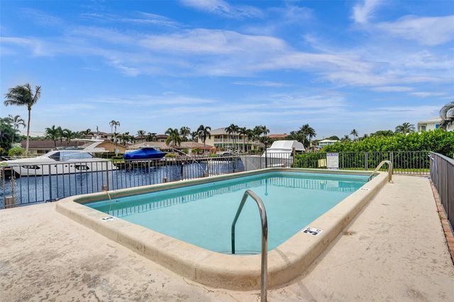 2500 NE 36th St 8, Lighthouse Point, FL 33064
