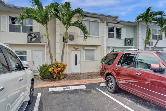 2500 NE 36th St 8, Lighthouse Point, FL 33064