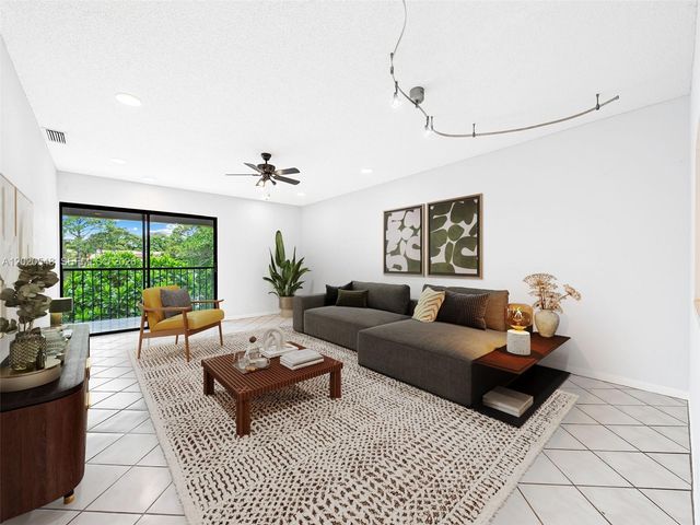 918 SW 9th Street Cir 204, Boca Raton, FL 33486
