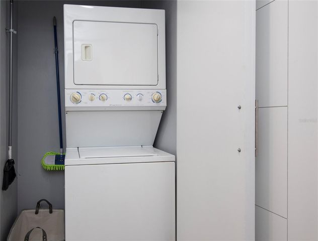 472 N CAUSEWAY, New Smyrna Beach, FL 32169