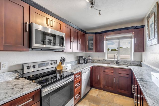 472 N CAUSEWAY, New Smyrna Beach, FL 32169