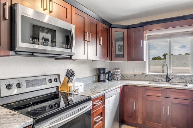 472 N CAUSEWAY, New Smyrna Beach, FL 32169