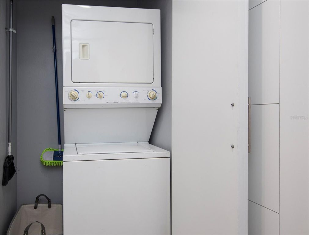 Image 14 of property listing at 472 N CAUSEWAY, New Smyrna Beach, FL 32169