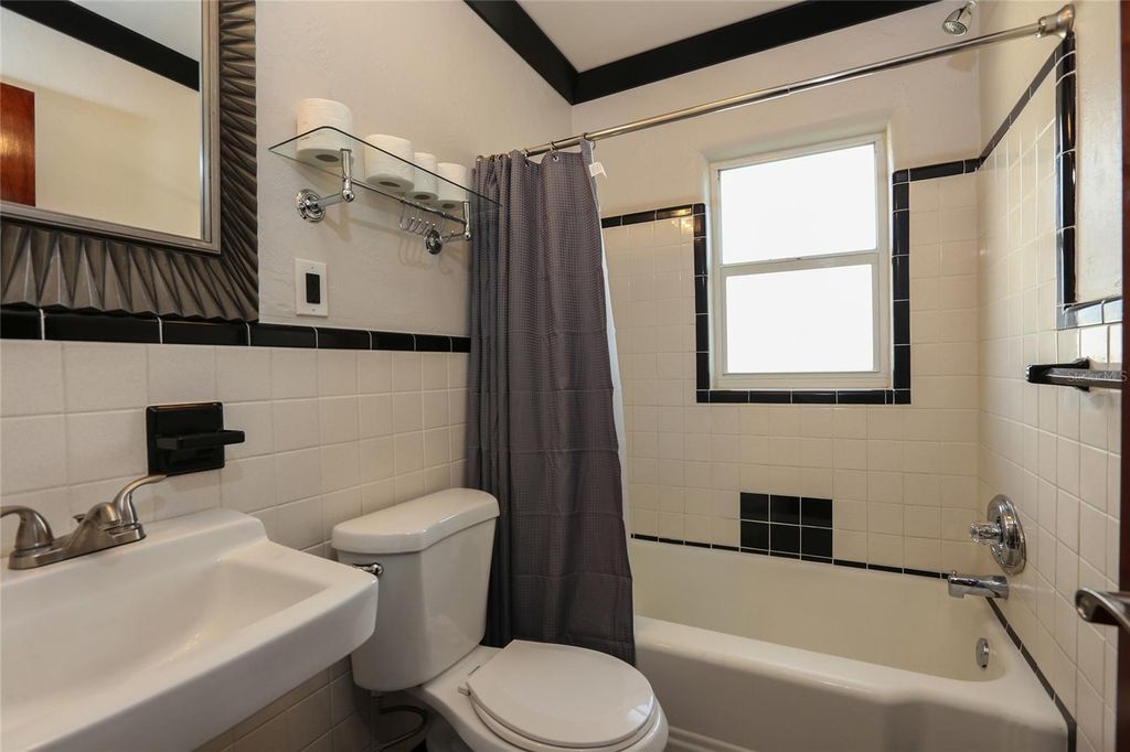 Image 27 of property listing at 472 N CAUSEWAY, New Smyrna Beach, FL 32169