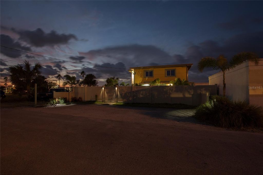 Image 29 of property listing at 472 N CAUSEWAY, New Smyrna Beach, FL 32169