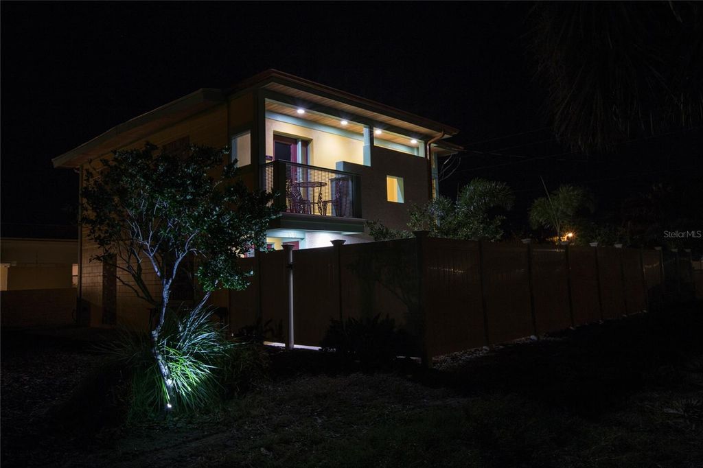 Image 32 of property listing at 472 N CAUSEWAY, New Smyrna Beach, FL 32169