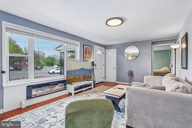 2810 E COUNTY LINE RD, Hatboro, PA 19040