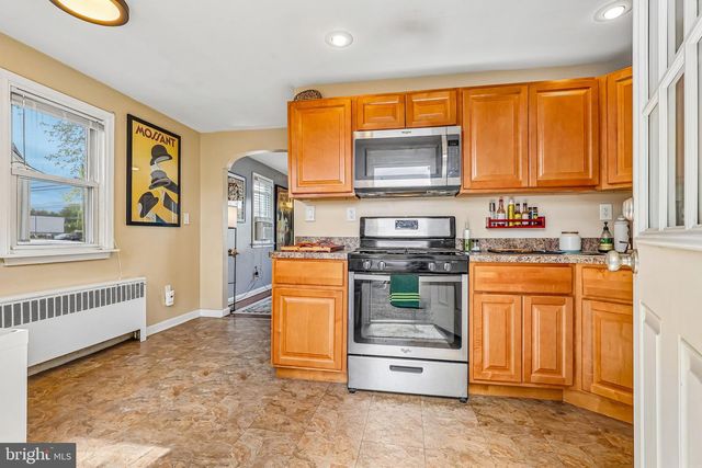2810 E COUNTY LINE RD, Hatboro, PA 19040