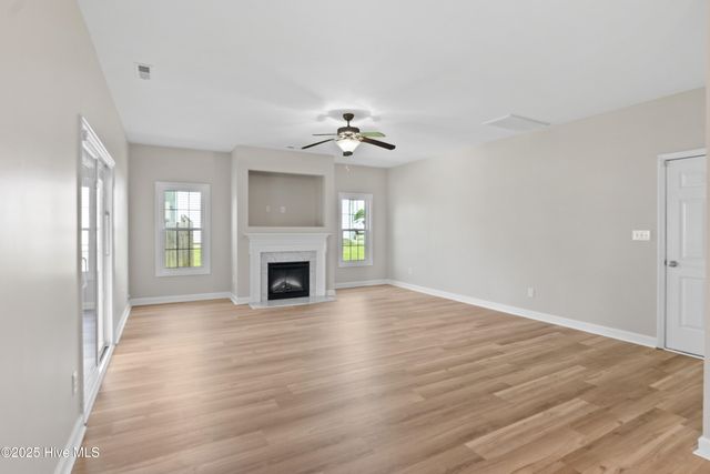 106 Woods Run Circle, Richlands, NC 28574