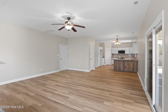 106 Woods Run Circle, Richlands, NC 28574