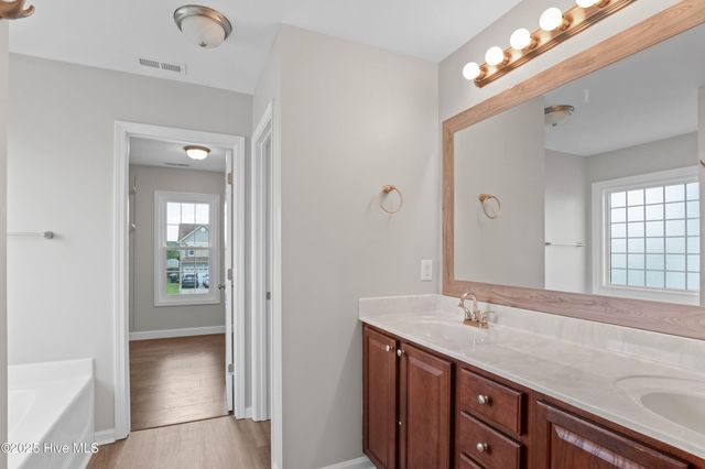106 Woods Run Circle, Richlands, NC 28574