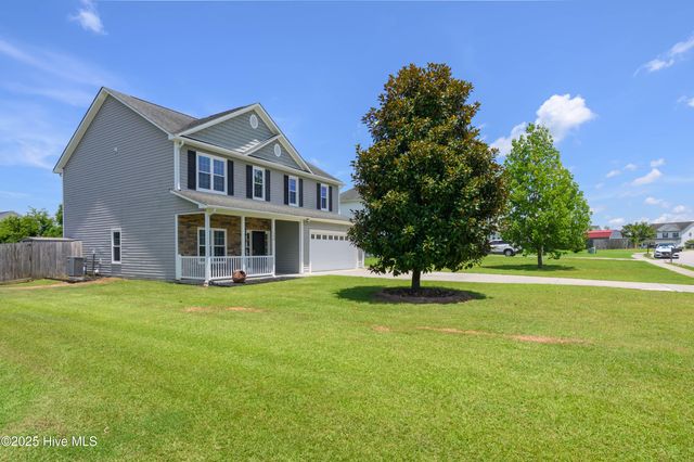 106 Woods Run Circle, Richlands, NC 28574