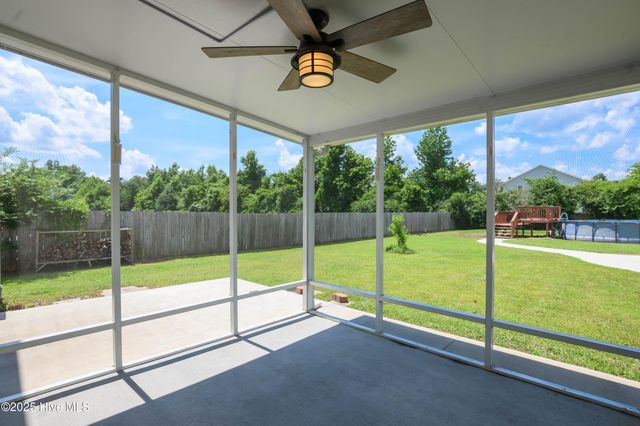 106 Woods Run Circle, Richlands, NC 28574