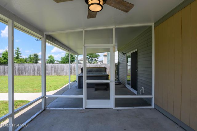 106 Woods Run Circle, Richlands, NC 28574