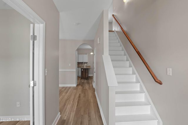 106 Woods Run Circle, Richlands, NC 28574