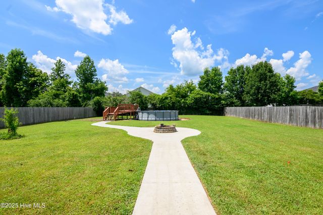 106 Woods Run Circle, Richlands, NC 28574