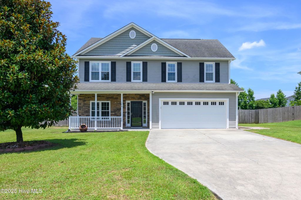 106 Woods Run Circle, Richlands, NC 28574