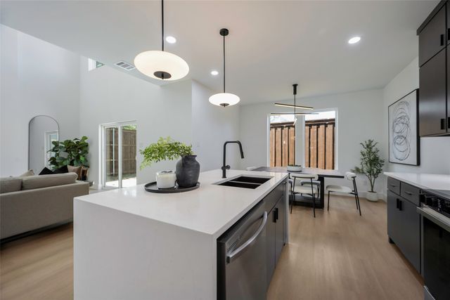 459 Hart Street, Dallas, TX 75203