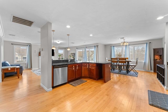 717 Hampton Way 717, Abington, MA 02351