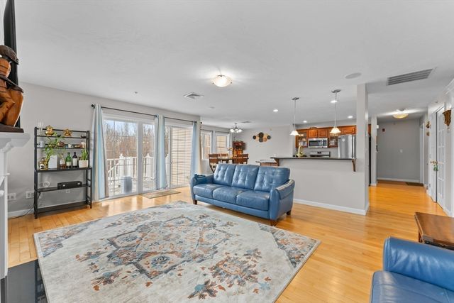 717 Hampton Way 717, Abington, MA 02351