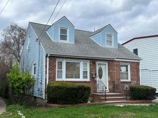 220 Raff Avenue, Mineola, NY 11501