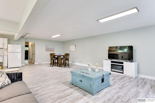 5611 Charles Street, Omaha, NE 68132