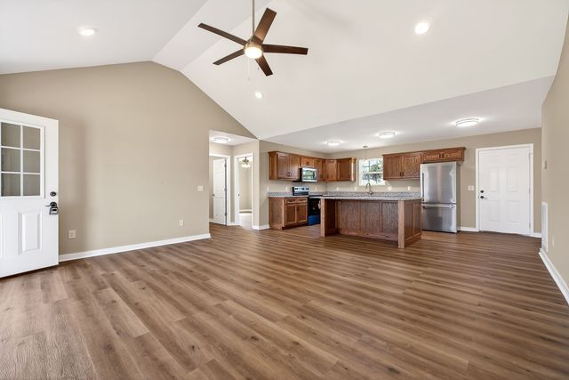 1621 Mike Muncey Rd, Mcminnville, TN 37110