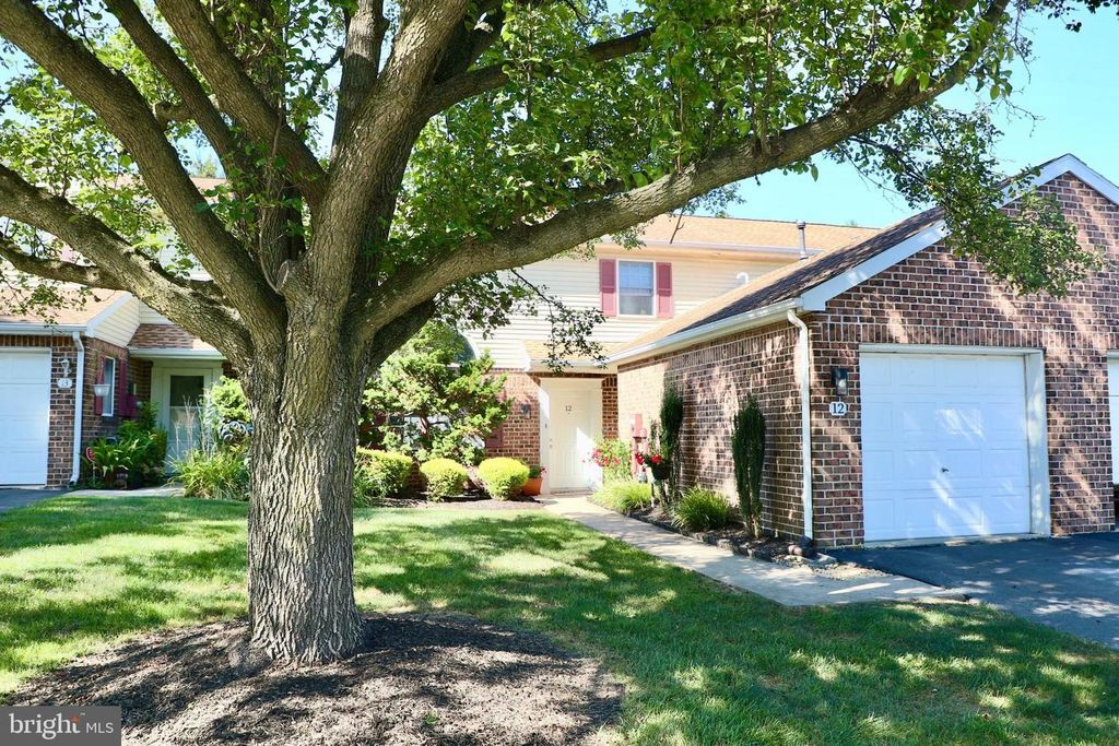 12 JEAN LO WAY, York, PA 17406