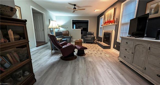 222 Shallowbrook Drive, Advance, NC 27006