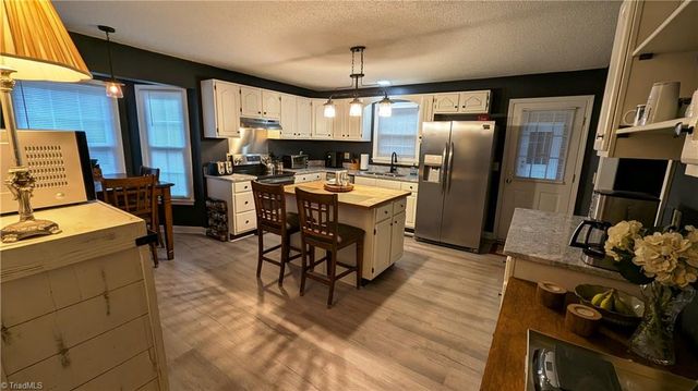 222 Shallowbrook Drive, Advance, NC 27006