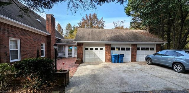 222 Shallowbrook Drive, Advance, NC 27006